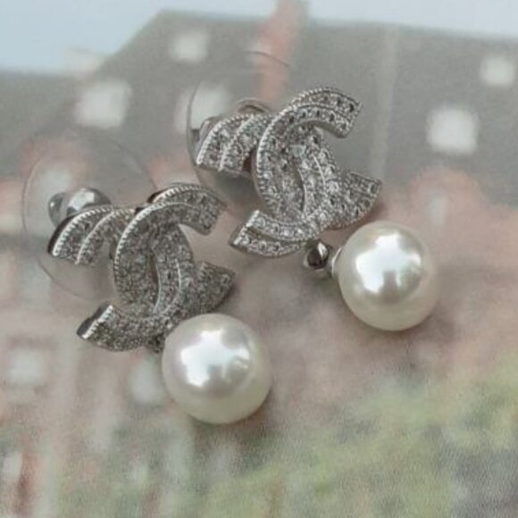 Fashion CC Stud Silver Crystals Pearl Earrings Women Casual Formal Jewelry Gift - Picture 3 of 4